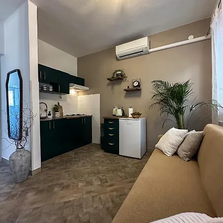 Apartment Dent