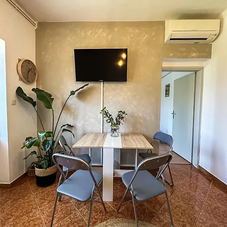 Dent Apartment *