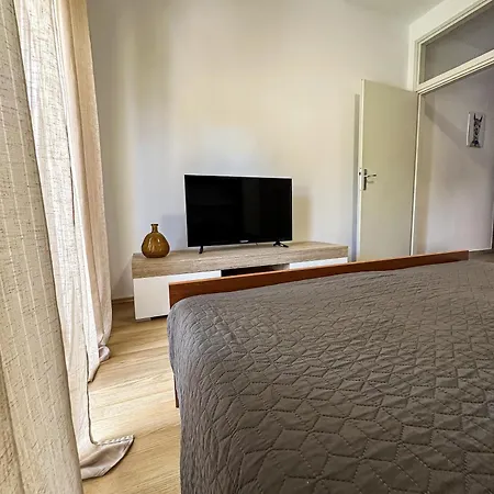 Dent Apartment *